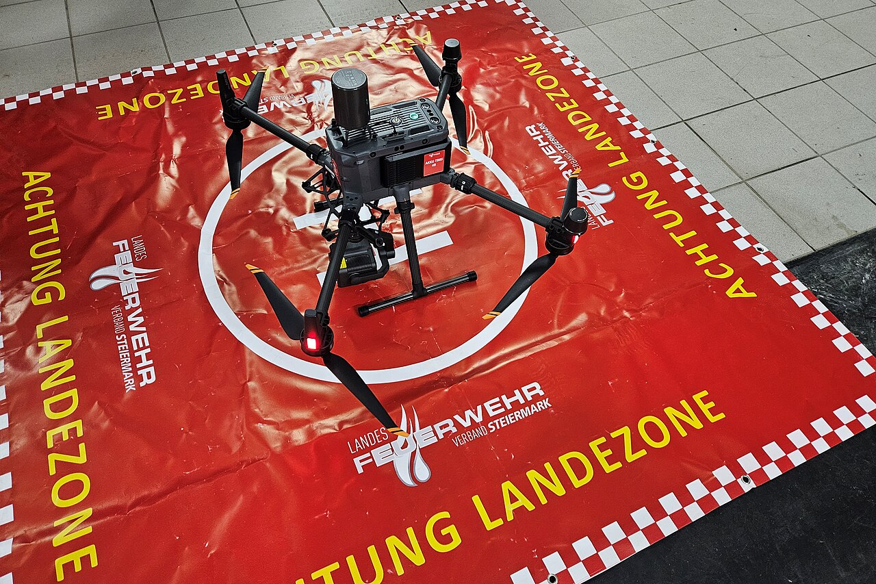 DJI Matrice 300RTK Feuerwehr Drohne 01.jpg